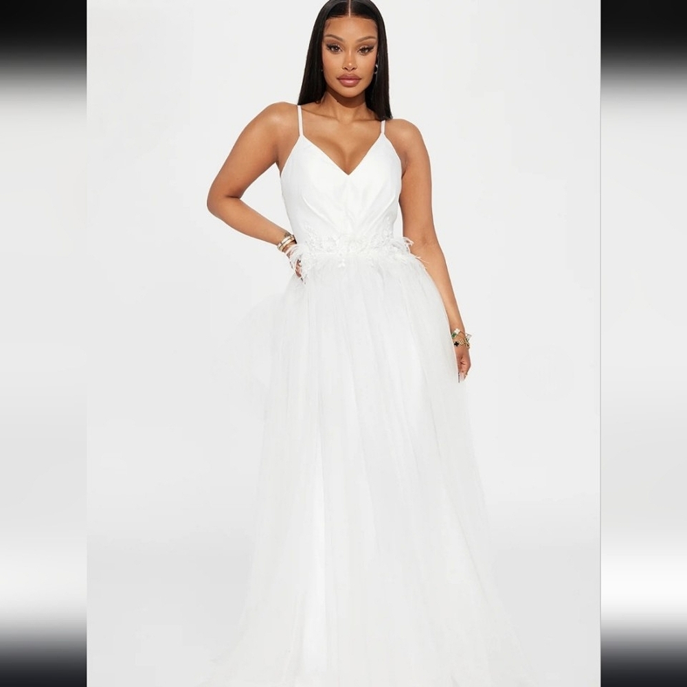 Nwt Fashion Nova Alyssa Tulle White Ruched Satin /Feathers Wedding Gown